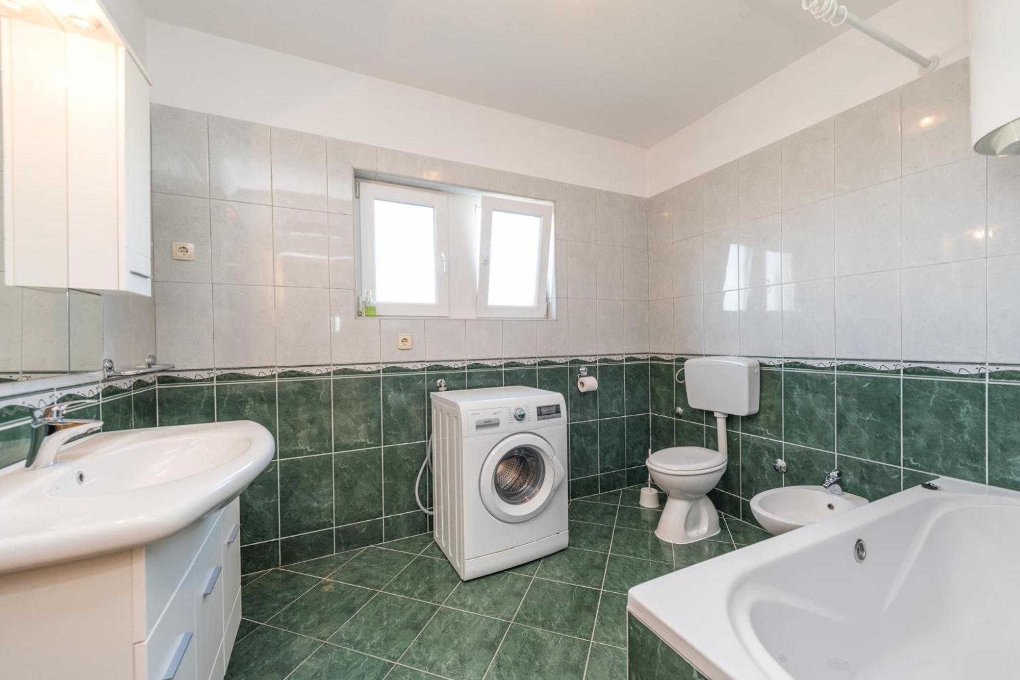 Family Friendly Pool House Ana - Happy Rentals Bibinje Exteriér fotografie